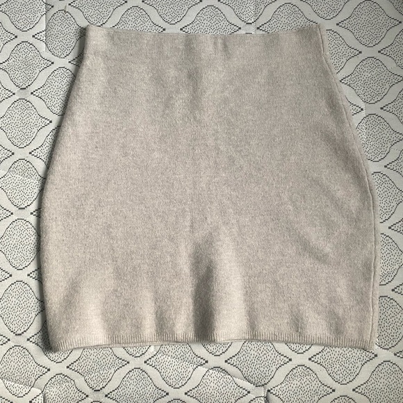 Aritzia The Group by Babaton Wool Blend Mini Pencil Skirt Size Medium Cream - Picture 2 of 6